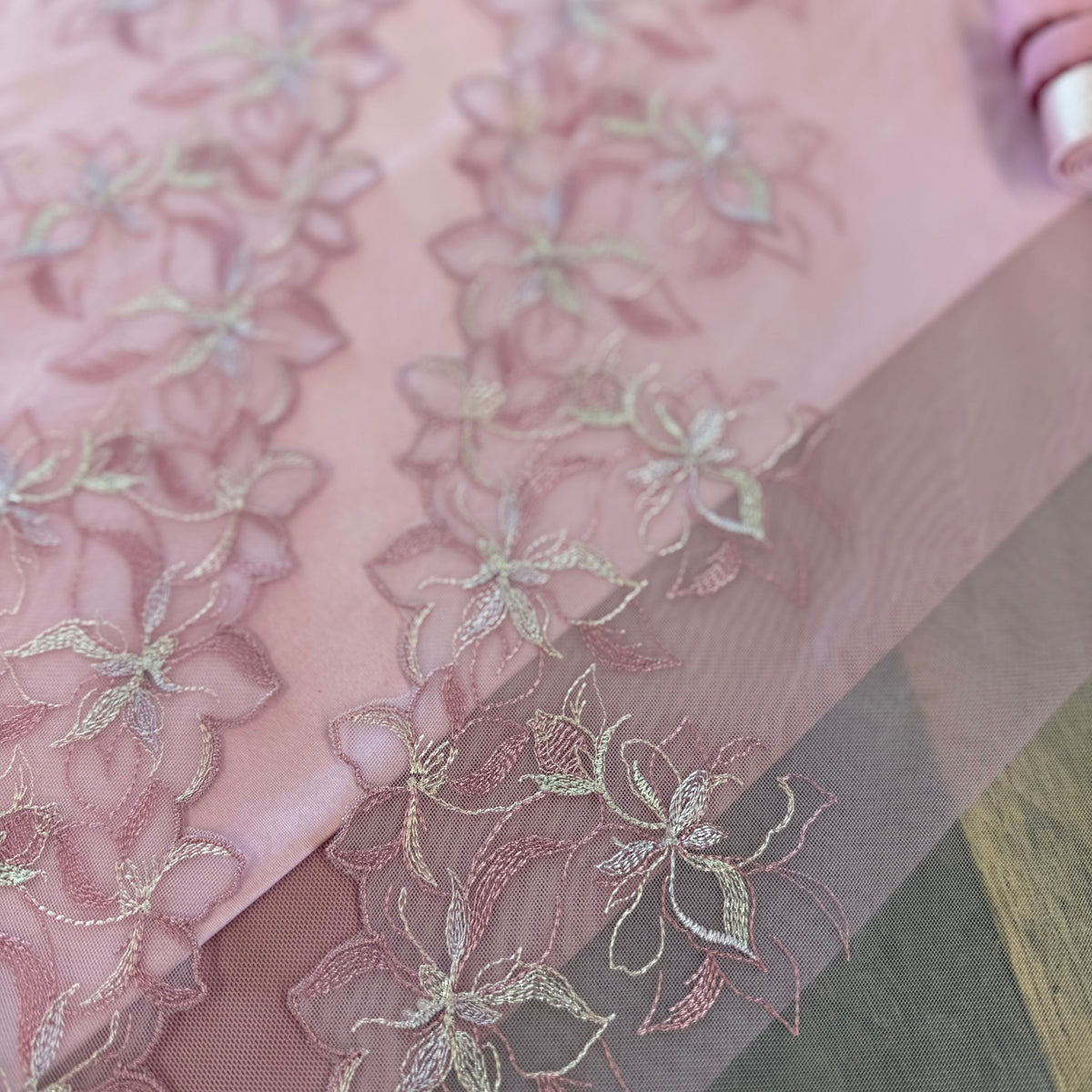 【mauve】Magnolia Tulle Lace Bra Set E65&S A new color “mauve” is now available in the magnolia pattern