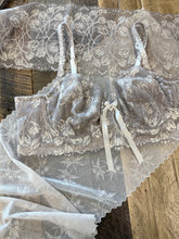 Load image into Gallery viewer, Silver Garden Stretch Lace Bra Kit