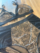 Load image into Gallery viewer, Gold Leaf - The Neutral Collection