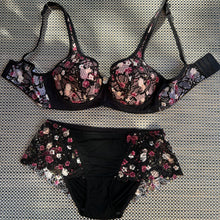 Load image into Gallery viewer, Raspberry Tea Willowdale Bra Kit